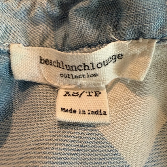 Beachlunchlounge Short Sleeve Blue and White Checkered Button Down in Size XS - Picture 5 of 6